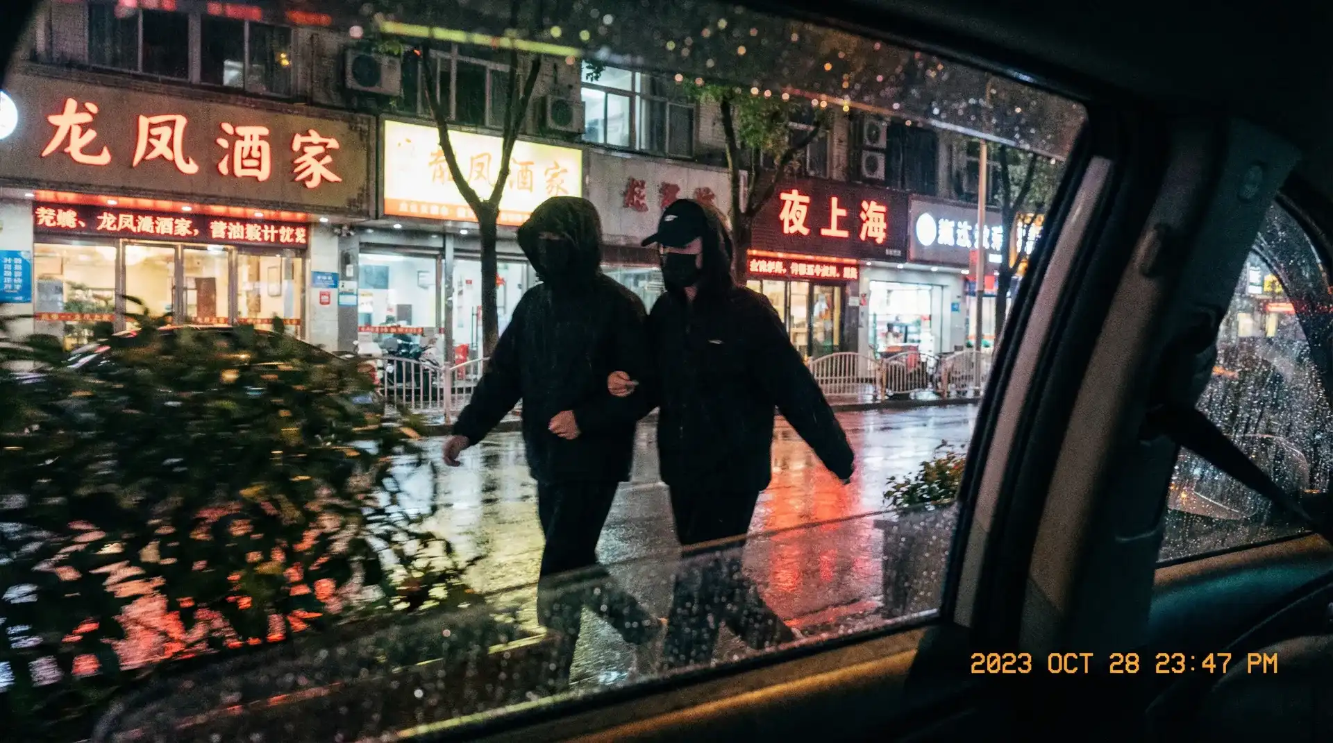 安博娱乐 - 顶流明星深夜密会现场抓拍照片